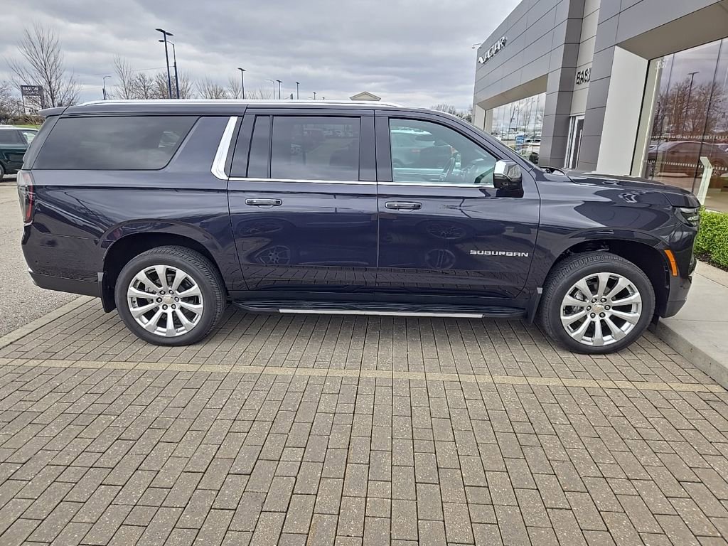Used 2025 Chevrolet Suburban Premier image 4