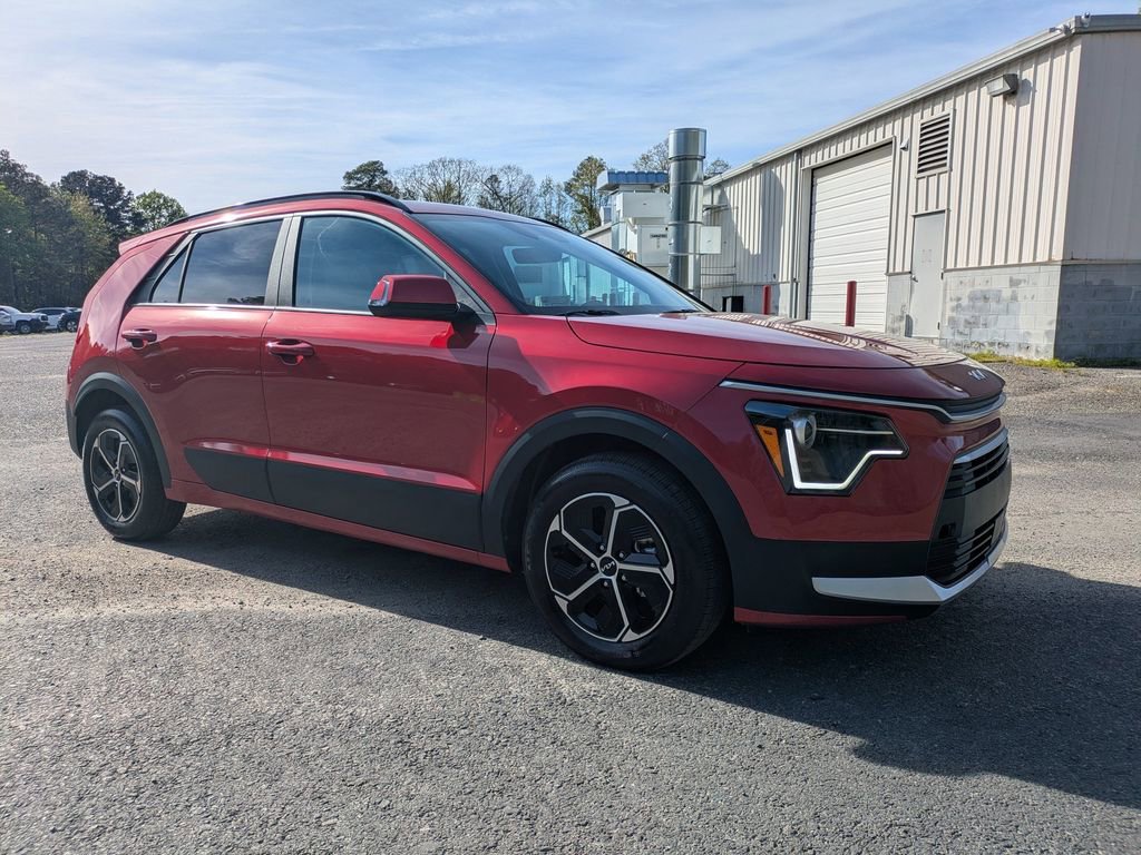 Used 2025 Kia Niro EX image 2
