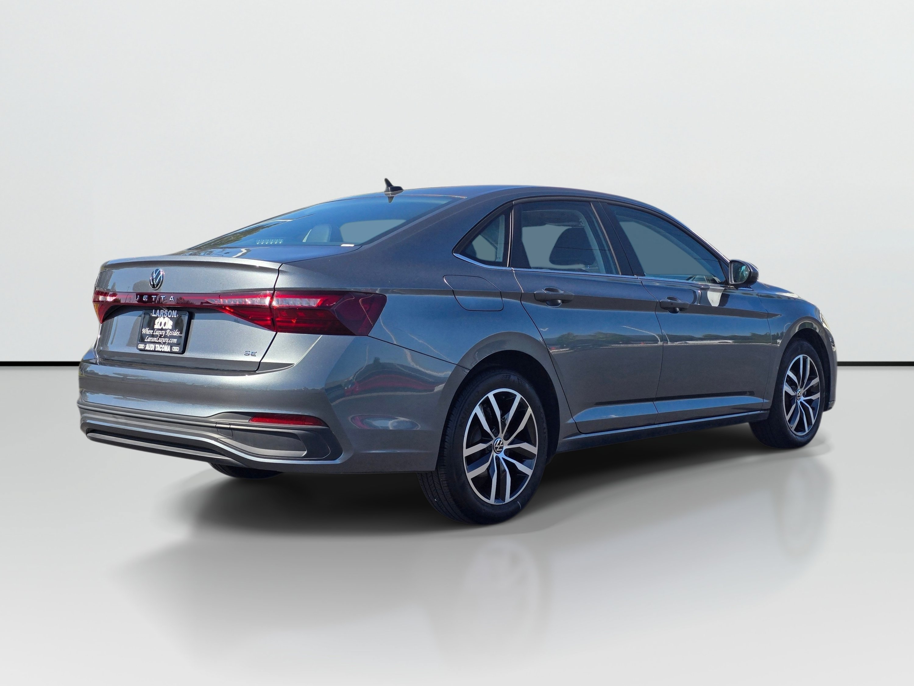 Used 2025 Volkswagen Jetta SE w/ Sunroof Package FWD image 5