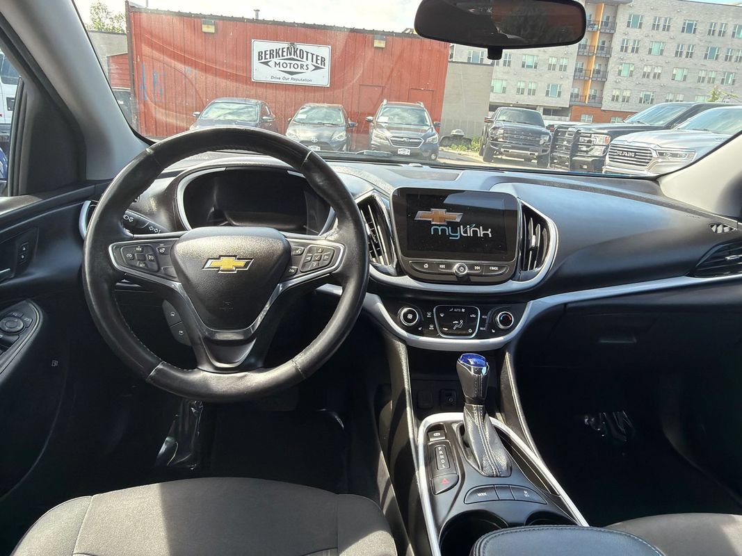 Used 2016 Chevrolet Volt LT w/ Comfort Package FWD image 10