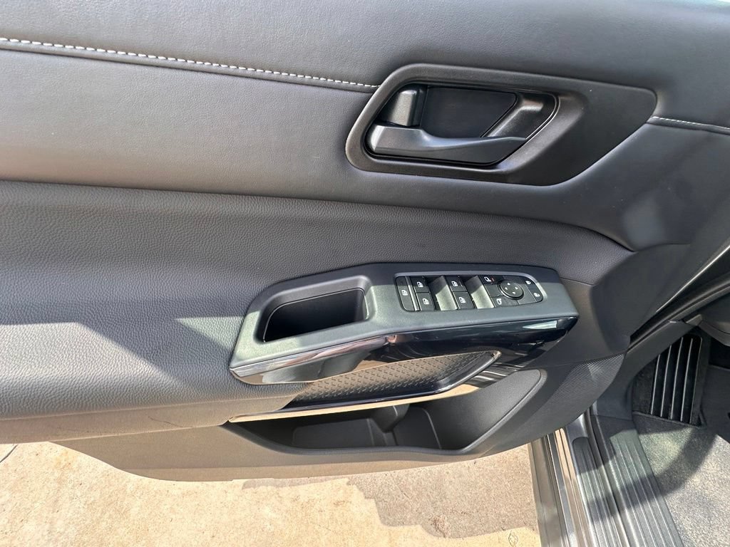 Certified 2025 Nissan Pathfinder SV w/ SV Premium Package FWD image 16