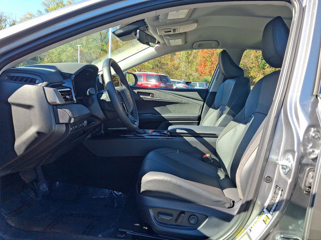 Used 2026 Toyota Camry XLE AWD/4WD image 11