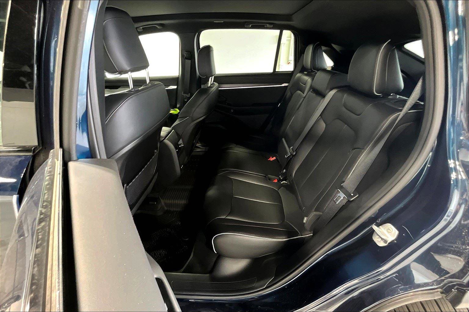 New 2025 Jeep Wagoneer Limited image 16