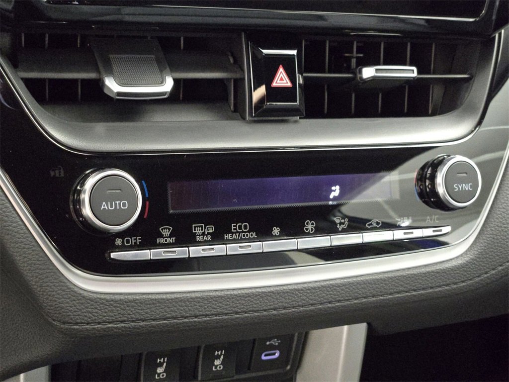 Used 2024 Toyota Corolla Cross XSE w/ Convenience Package image 32