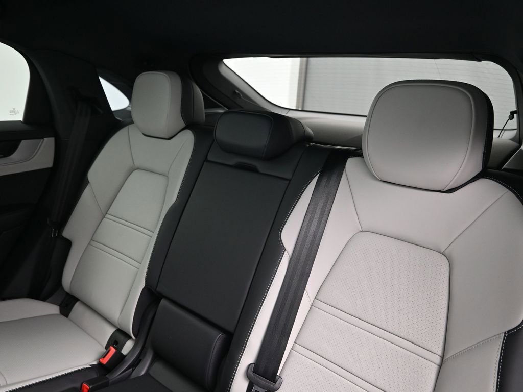 New 2026 Porsche Cayenne S image 6