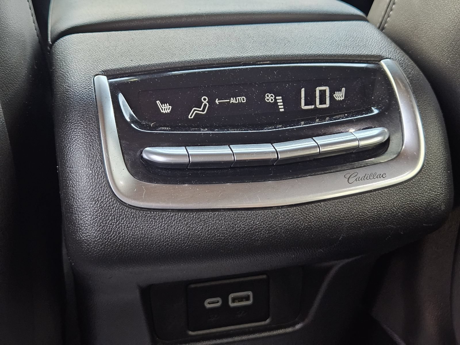 Certified 2025 Cadillac XT6 Premium Luxury FWD image 36