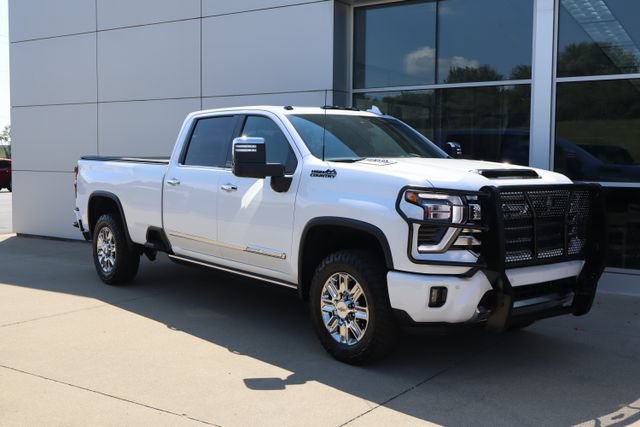 Used 2026 Chevrolet Silverado 2500 High Country w/ High Country Premium Package AWD/4WD image 2