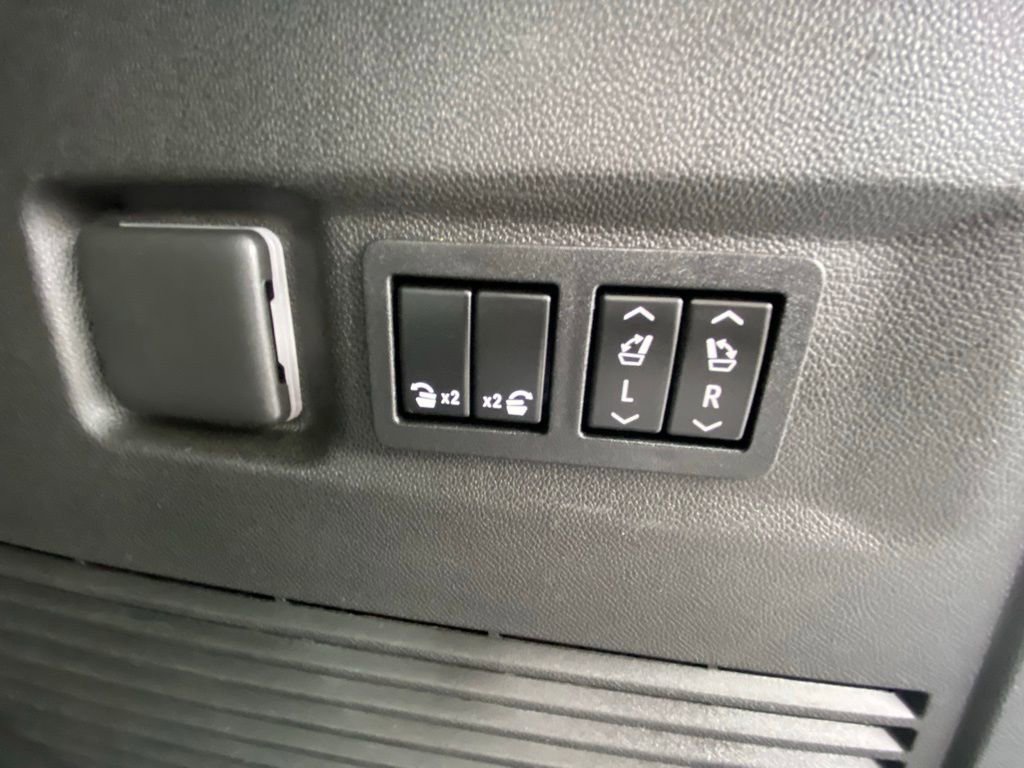 Used 2022 Chevrolet Suburban Premier AWD/4WD image 30