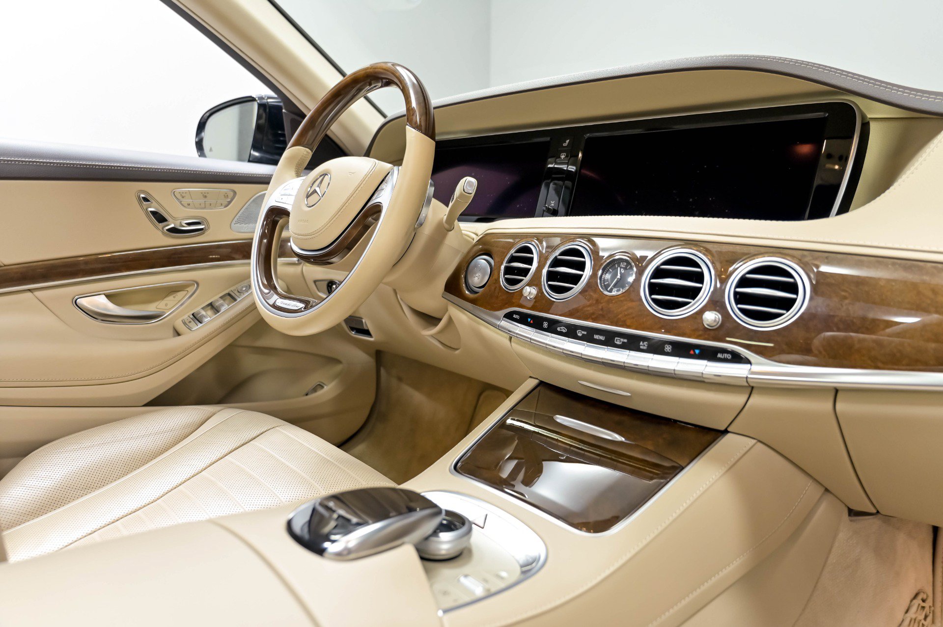 Used 2016 Mercedes-Benz S 550 4MATIC Sedan image 25