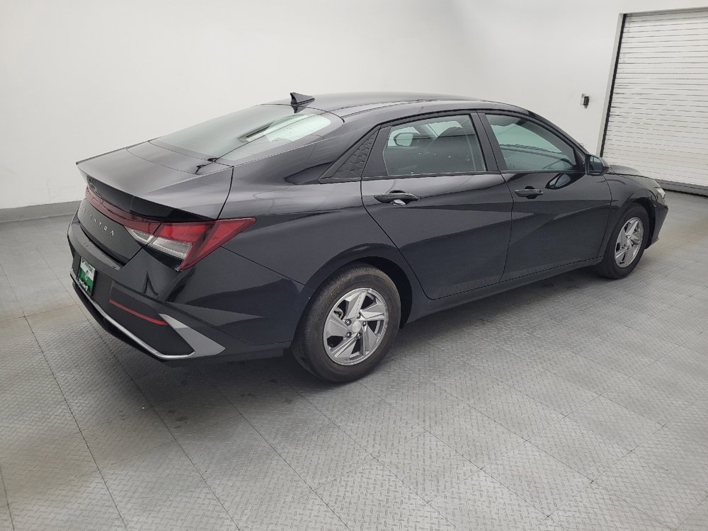 Used 2025 Hyundai Elantra SE FWD image 10