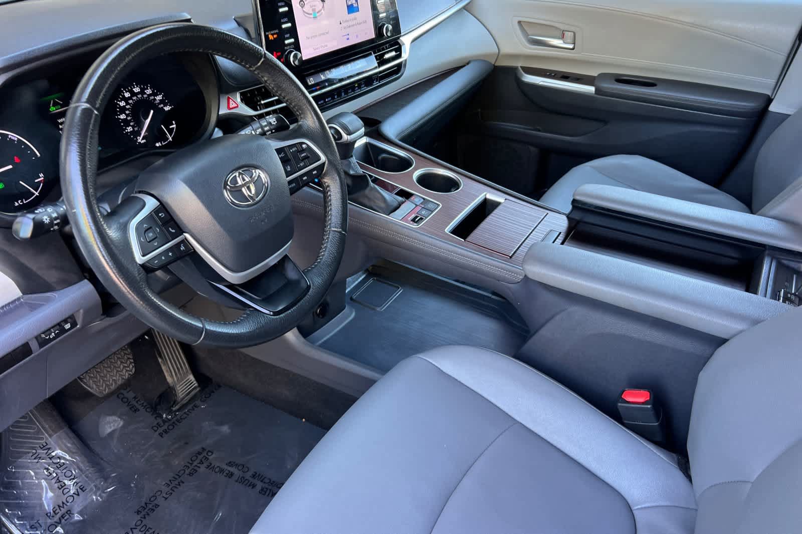 Used 2023 Toyota Sienna XLE AWD/4WD image 11