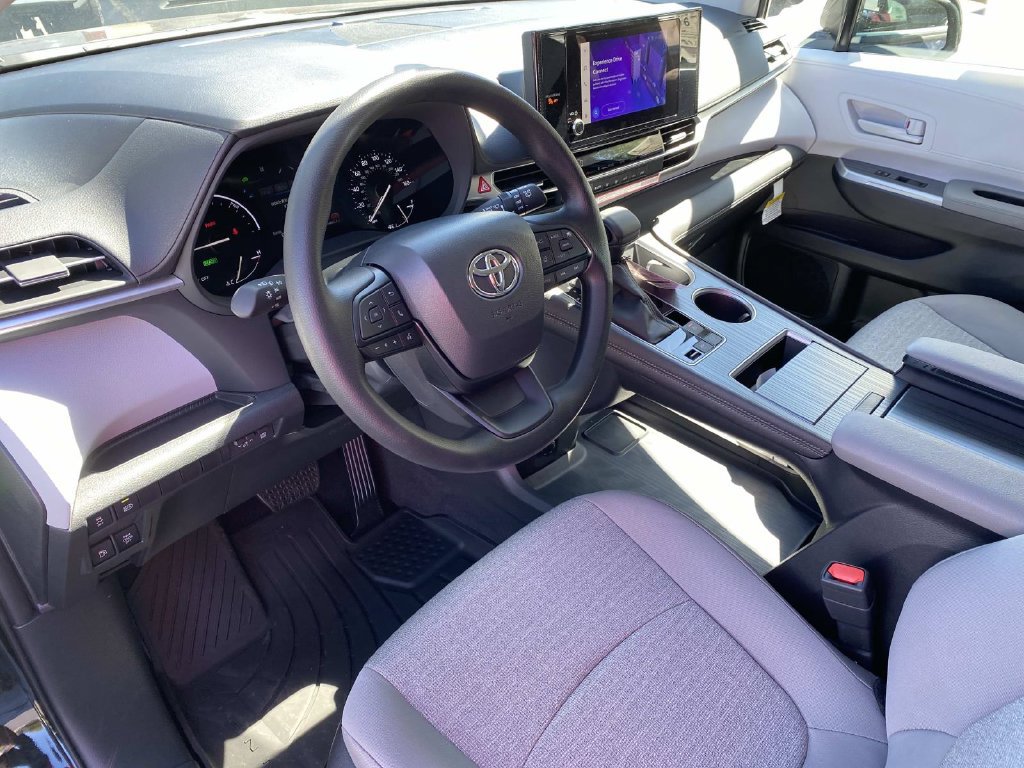 New 2026 Toyota Sienna LE FWD image 13