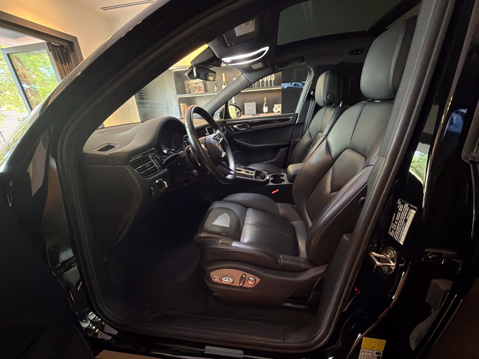 Certified 2023 Porsche Macan Turbo AWD/4WD image 7