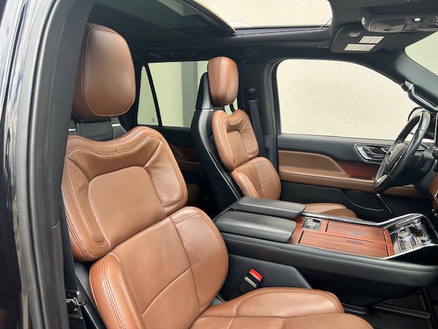 Used 2023 Lincoln Navigator Reserve image 9