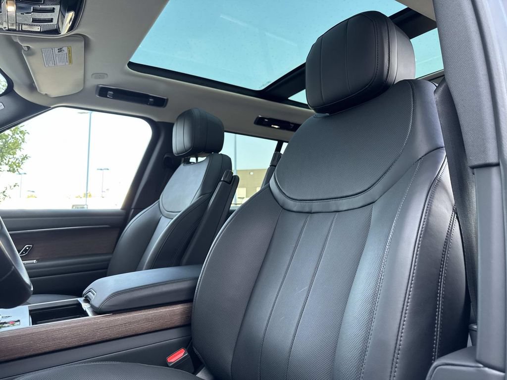 Certified 2025 Land Rover Range Rover SE AWD/4WD image 20