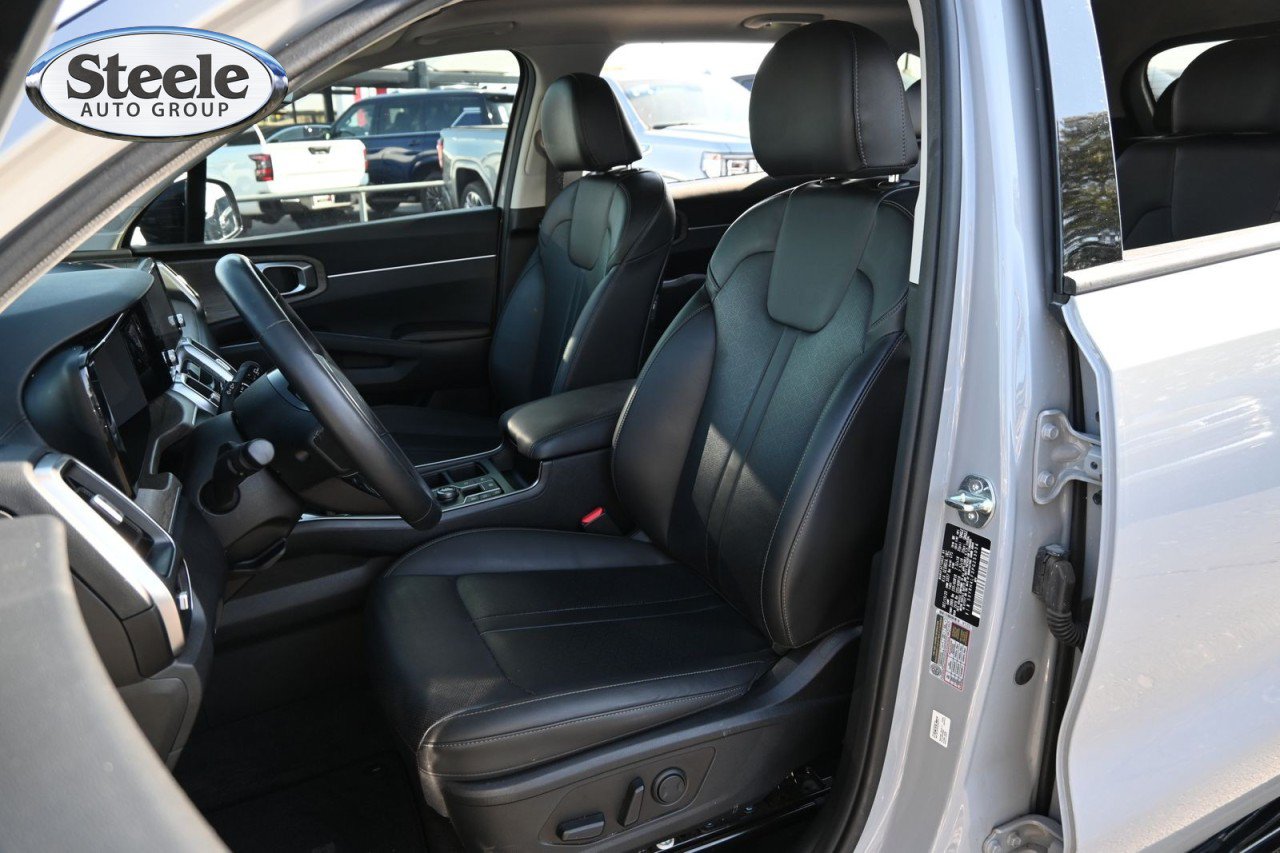 Used 2023 Kia Sorento EX w/ Panoramic Sunroof Package FWD image 18