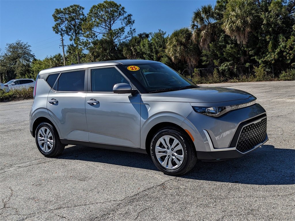 Certified 2025 Kia Soul LX image 3