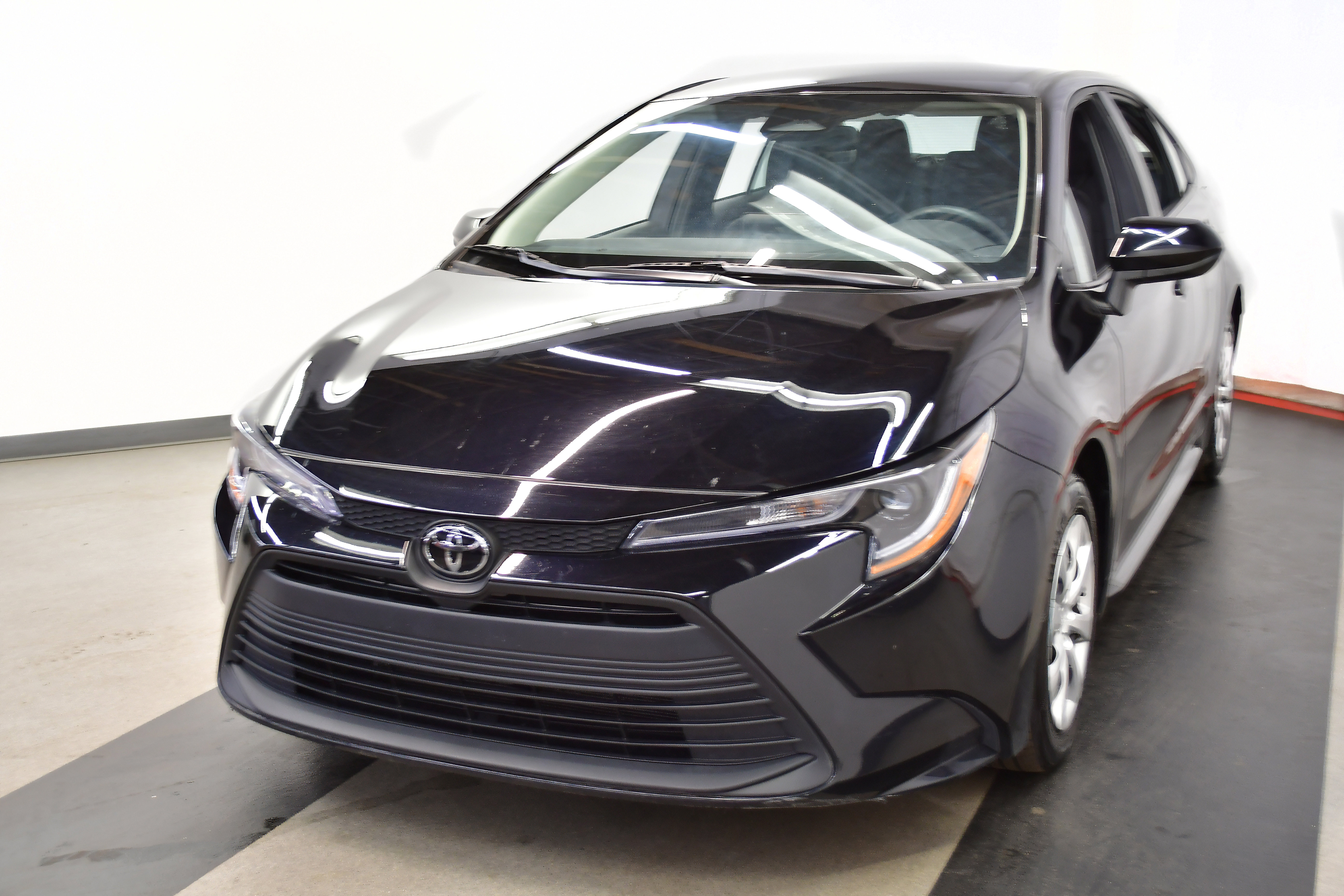 Used 2025 Toyota Corolla LE image 4