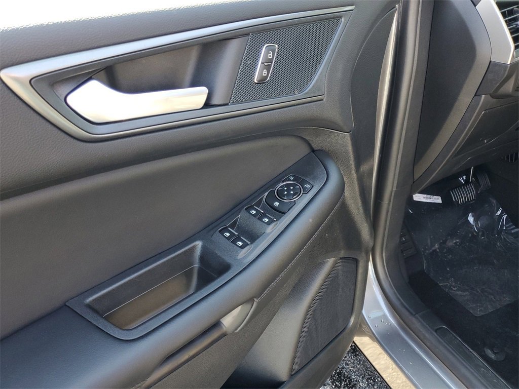New 2024 Ford Edge SE w/ Black Appearance Package image 10