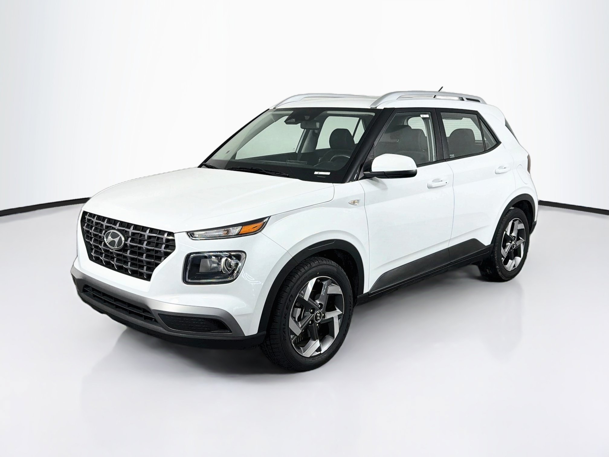 Used 2025 Hyundai Venue SEL FWD image 3