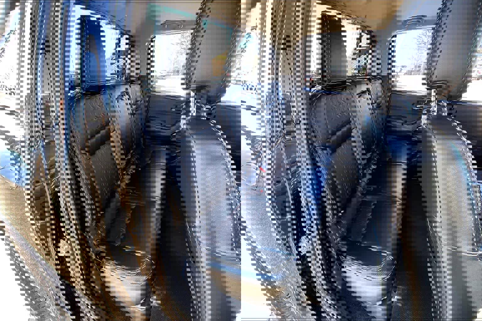 Used 2022 Nissan Frontier SV w/ SV Premium Package image 19