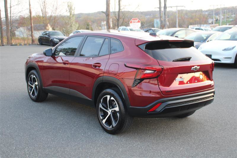 Used 2025 Chevrolet Trax RS FWD image 6
