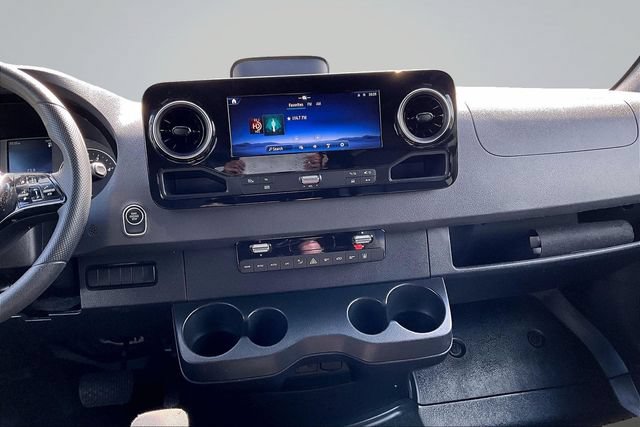 Used 2025 Mercedes-Benz Sprinter 2500 image 9