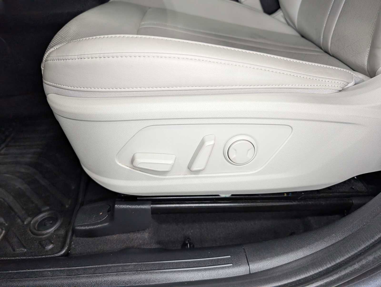 Certified 2023 Kia Sorento EX image 40