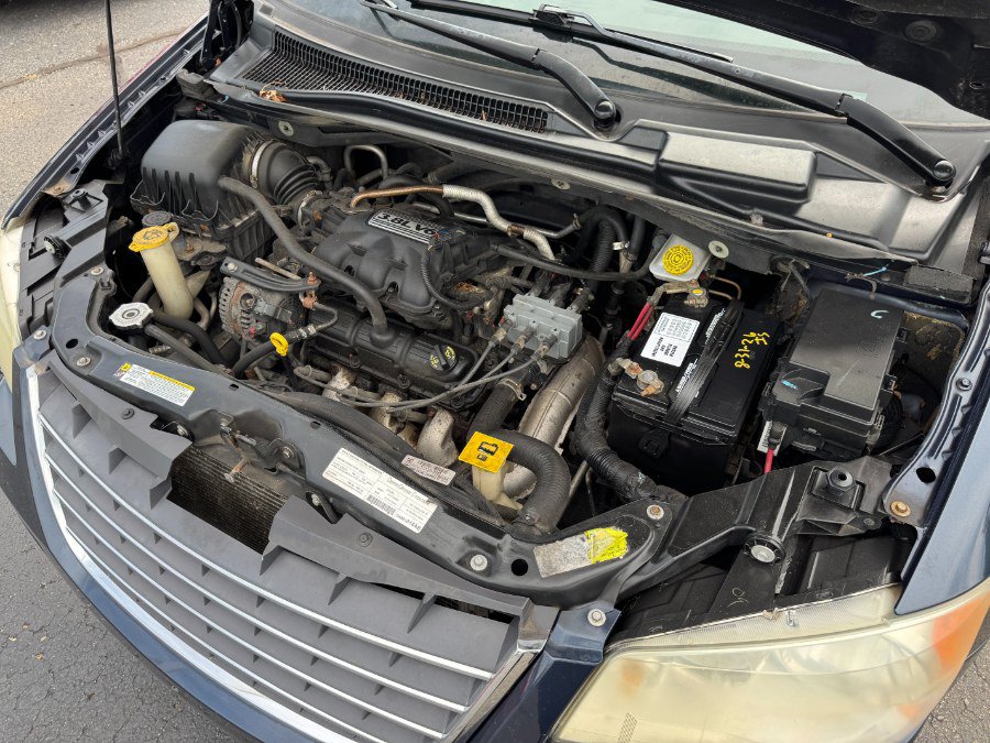 Used 2008 Chrysler Town & Country Touring FWD image 23