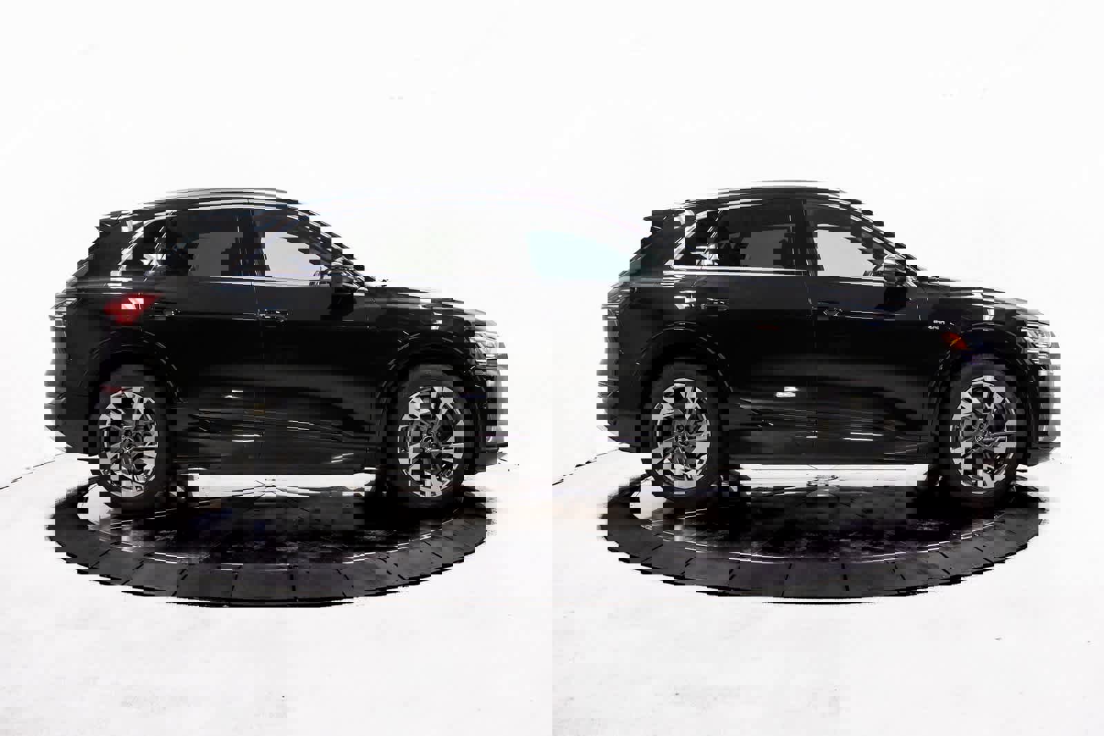 Used 2022 Audi e-tron Premium Plus w/ Premium Plus Package image 8