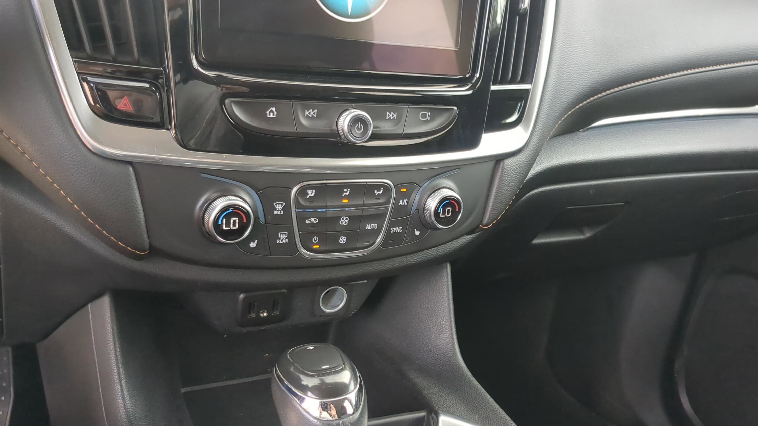Used 2019 Chevrolet Traverse LT FWD image 18