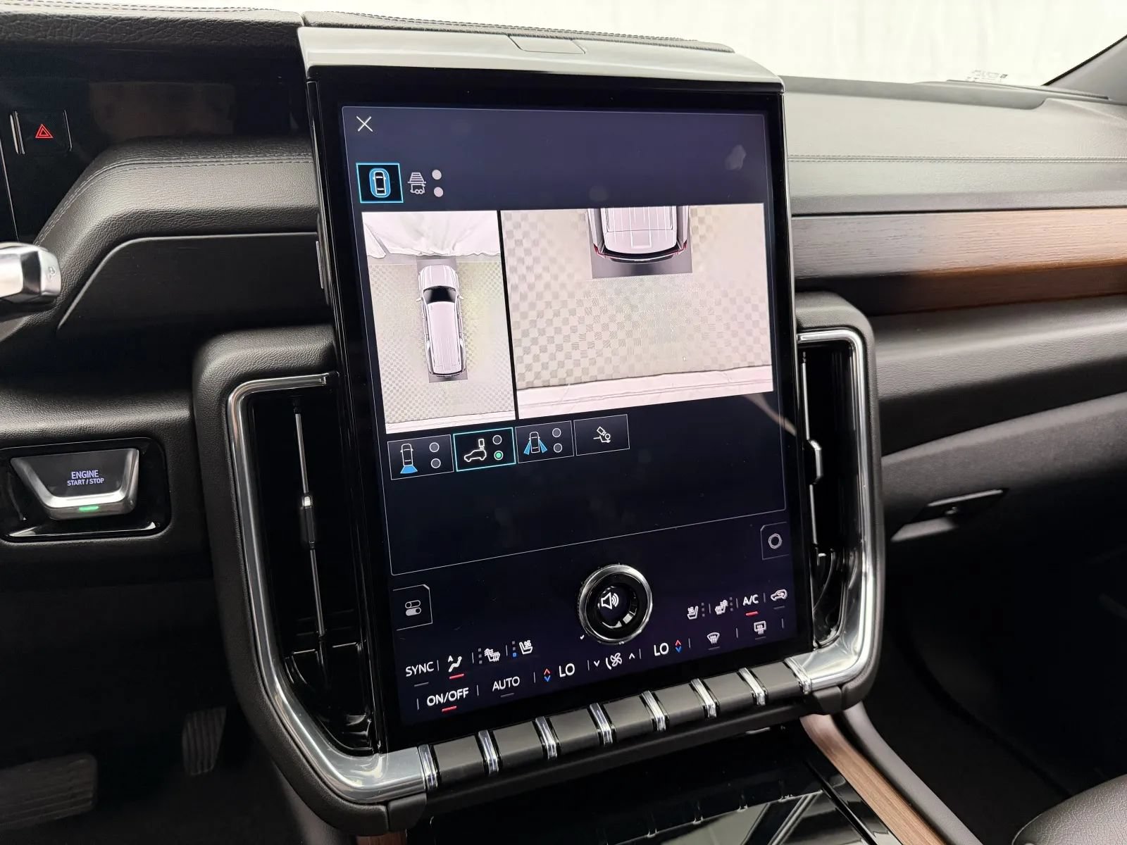 Used 2025 GMC Yukon XL Denali AWD/4WD image 27