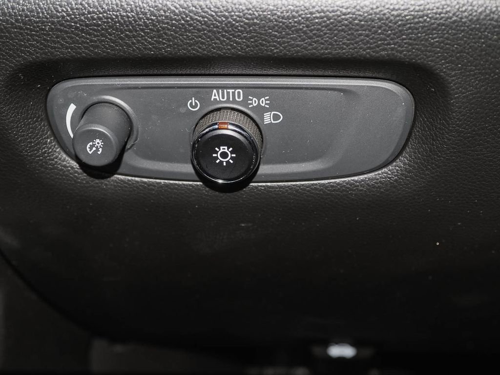 Used 2023 Chevrolet Traverse RS image 29