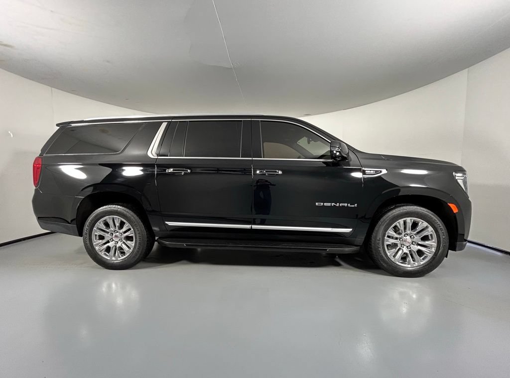Used 2022 GMC Yukon XL Denali AWD/4WD image 8