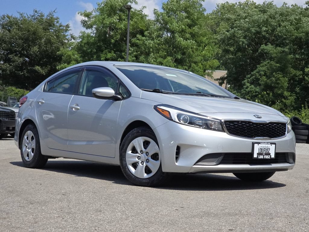 Used 2017 Kia Forte LX FWD image 2