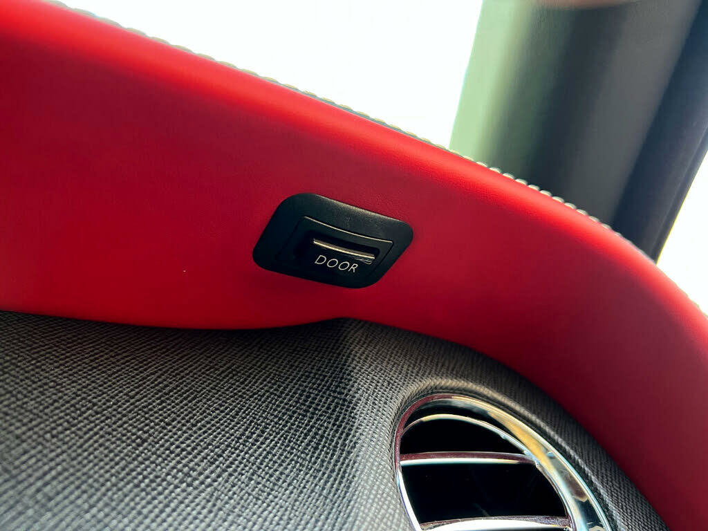 Used 2022 Rolls-Royce Cullinan Black Badge image 20