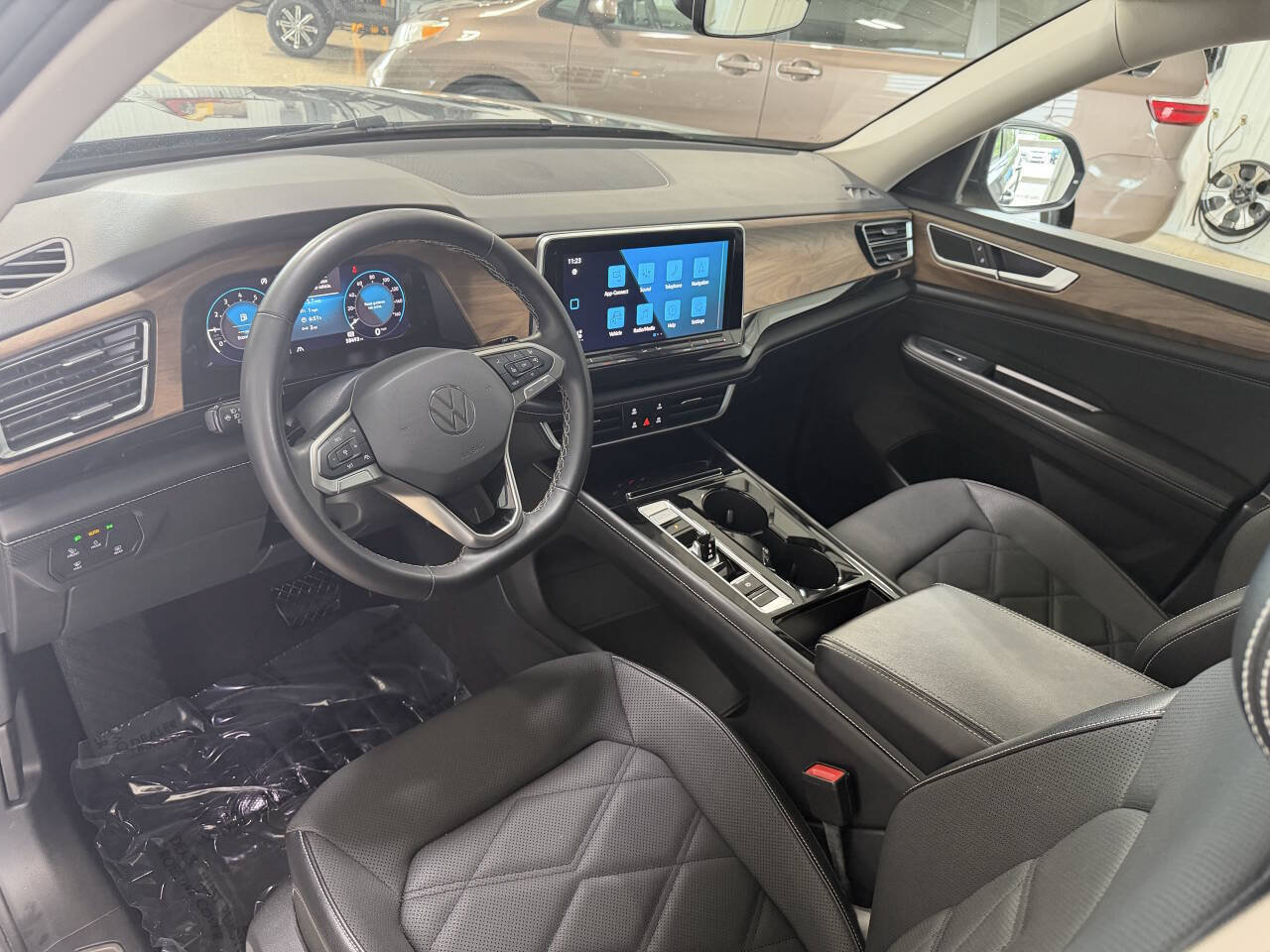 Used 2024 Volkswagen Atlas SE AWD/4WD image 8