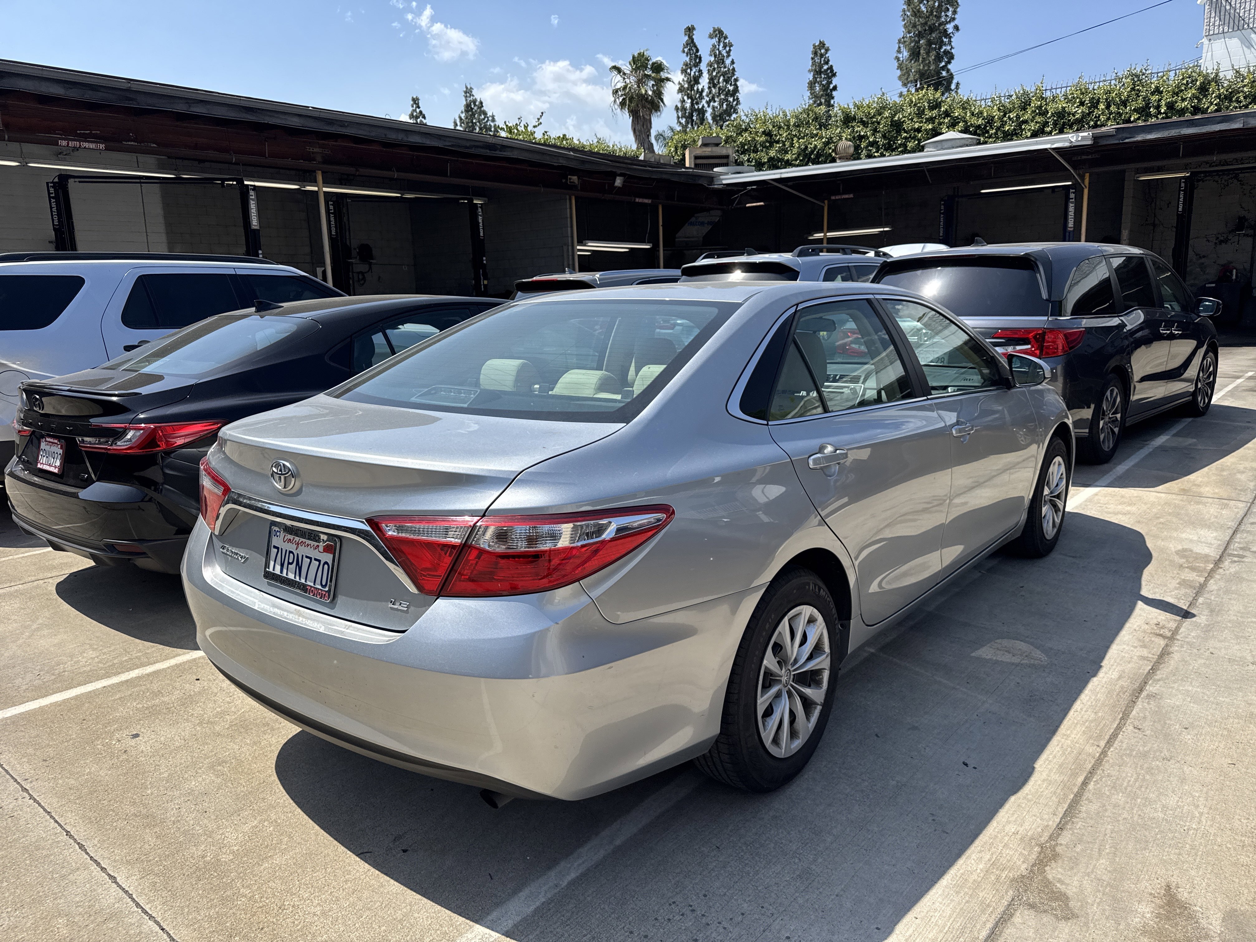 Used 2016 Toyota Camry LE FWD image 3