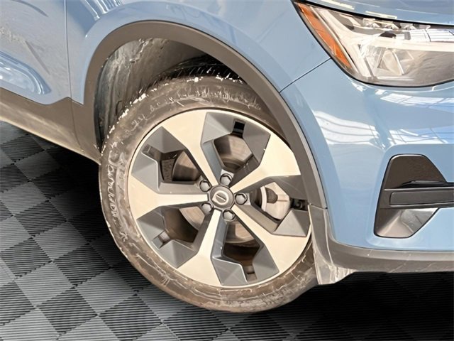 Used 2024 Volvo XC40 B5 Core image 25