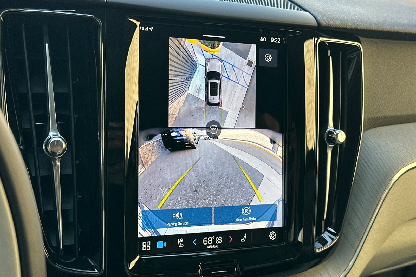 Certified 2025 Volvo XC60 T8 Plus w/ Protection Package Premier image 22