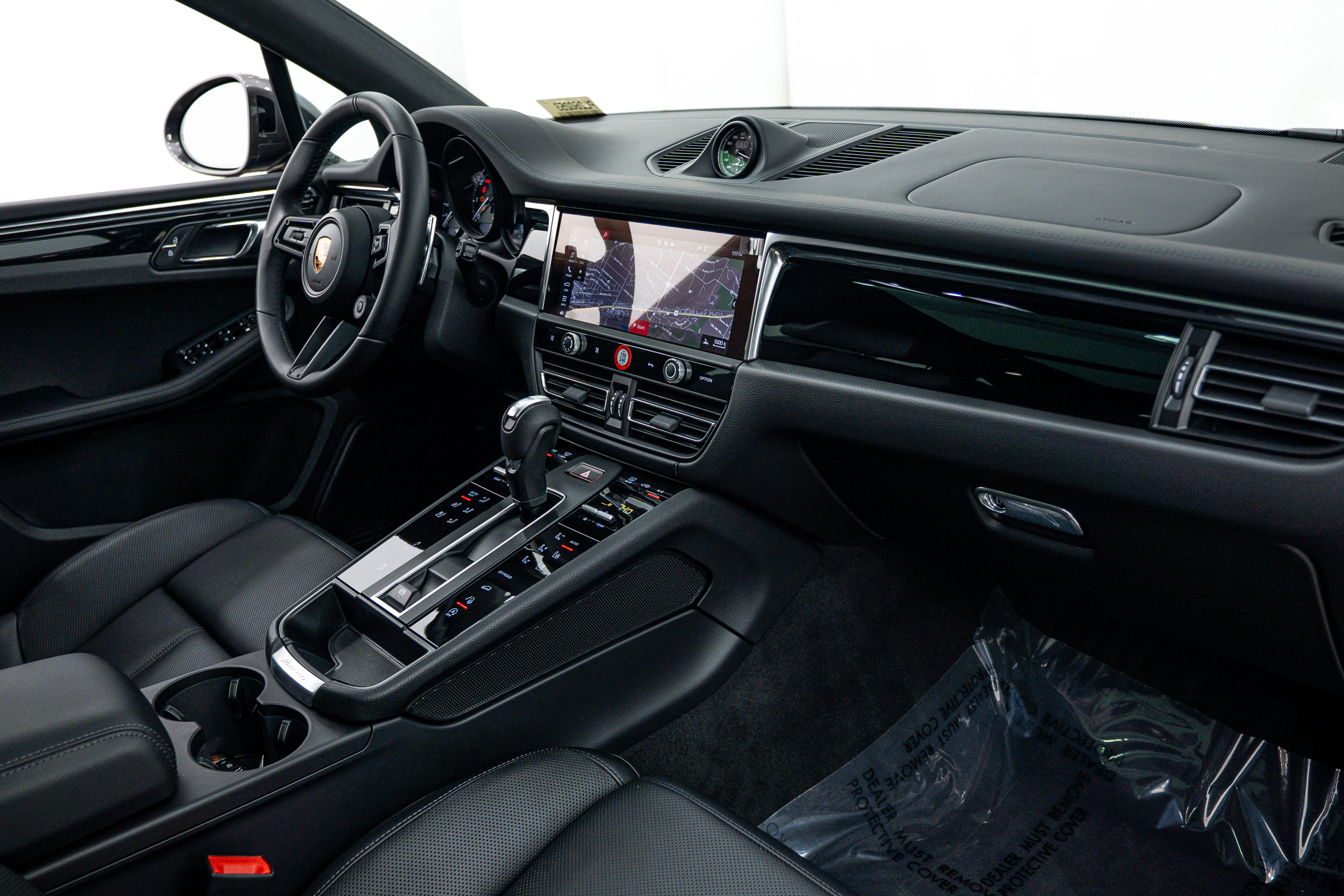 Certified 2026 Porsche Macan Turbo AWD/4WD image 18
