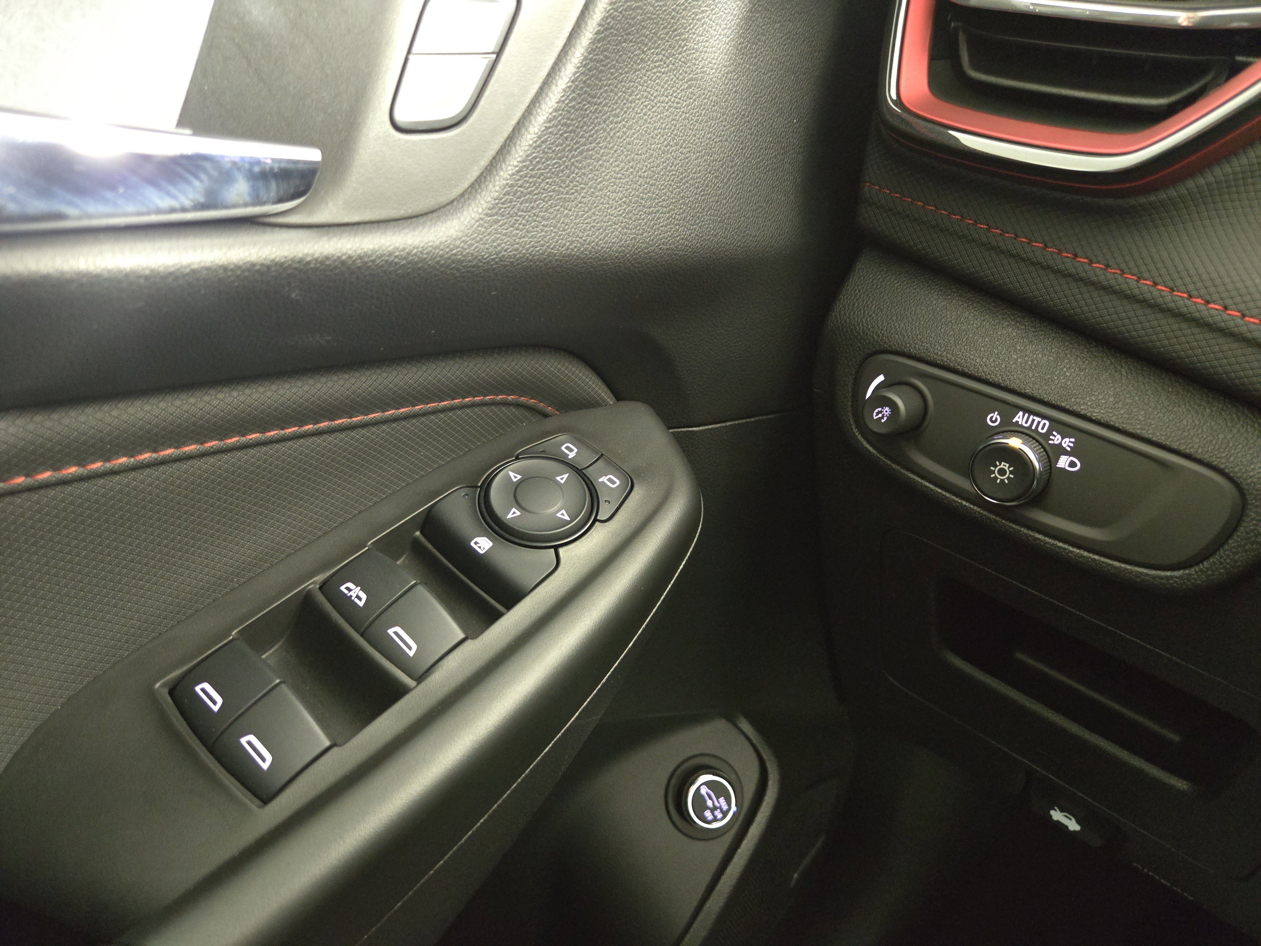 Certified 2025 Chevrolet TrailBlazer RS w/ Convenience Package image 30