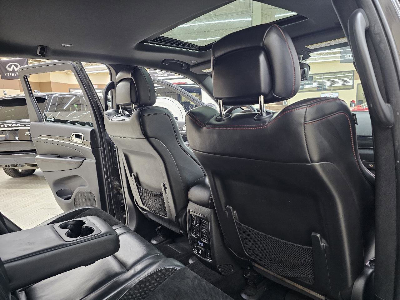 Used 2017 Jeep Grand Cherokee Trailhawk AWD/4WD image 24