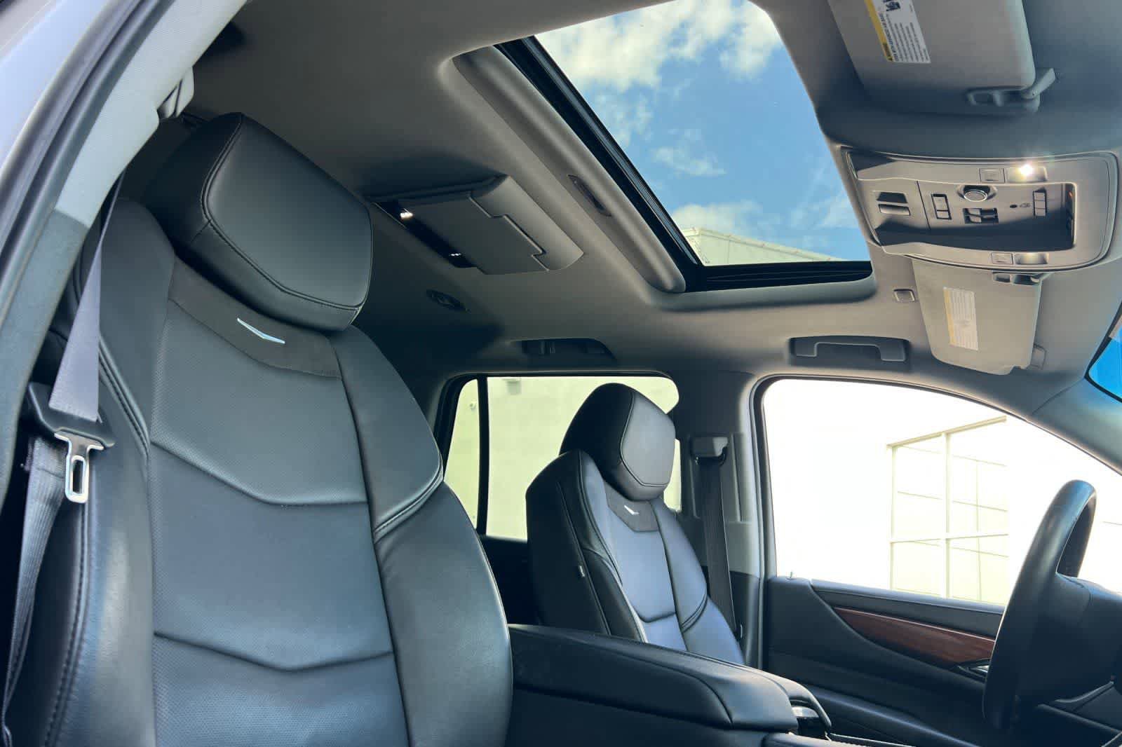 Used 2017 Cadillac Escalade Premium Luxury AWD/4WD image 20