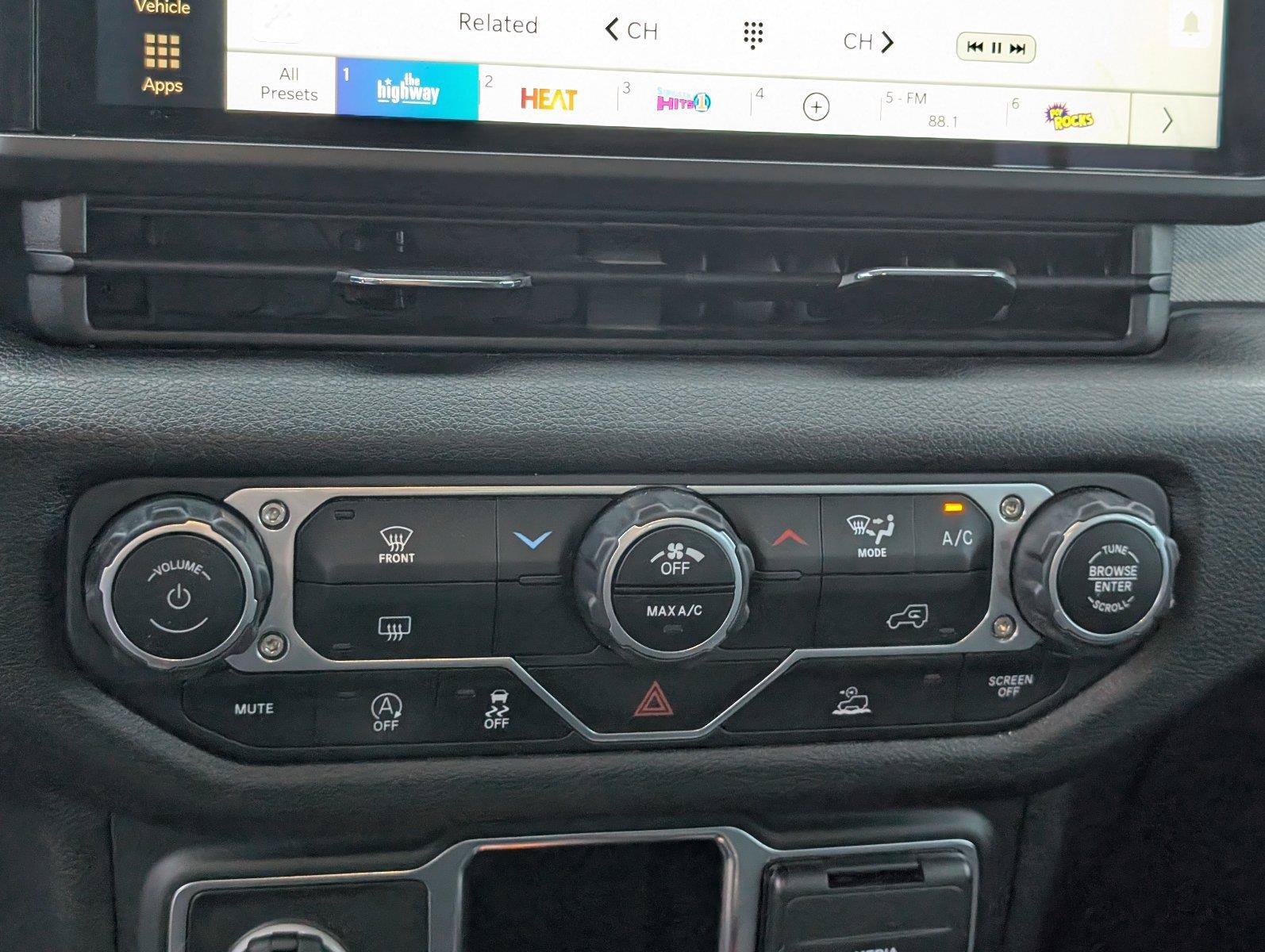 Used 2024 Jeep Gladiator Sport AWD/4WD image 21