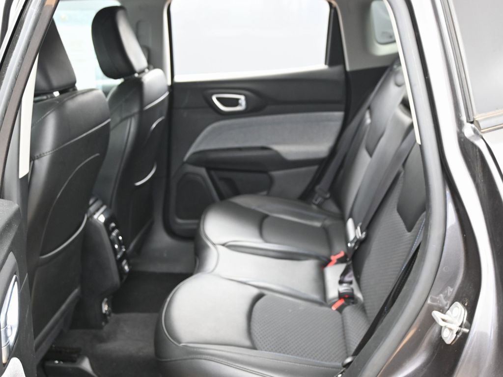 Used 2022 Jeep Compass Latitude image 32