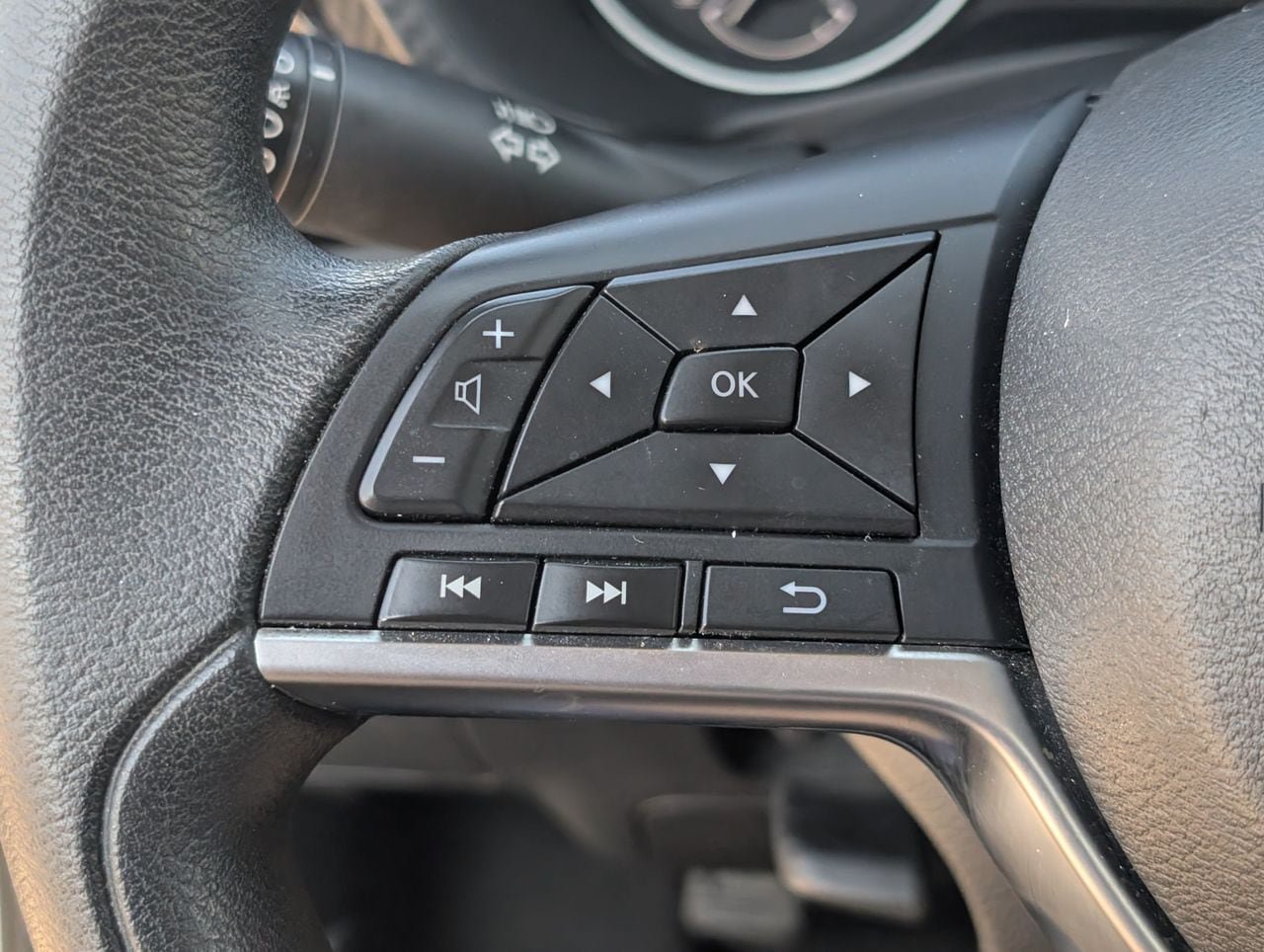 Used 2024 Nissan Sentra SV FWD image 23