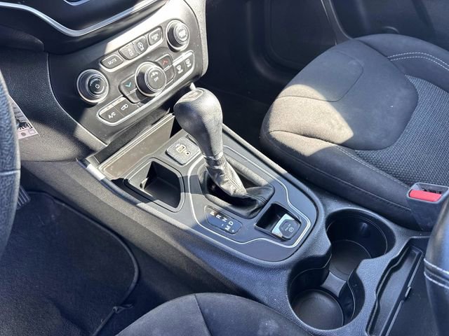 Used 2019 Jeep Cherokee Latitude w/ Popular Appearance Group image 31