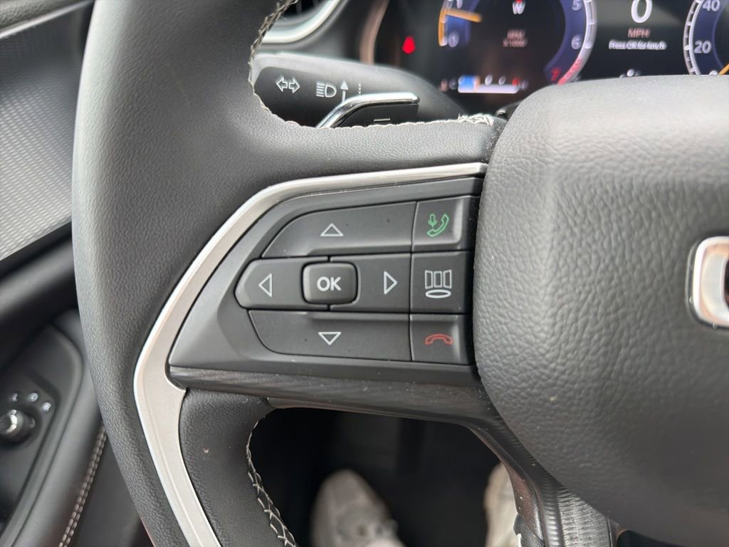 Certified 2025 Jeep Grand Cherokee Laredo AWD/4WD image 13