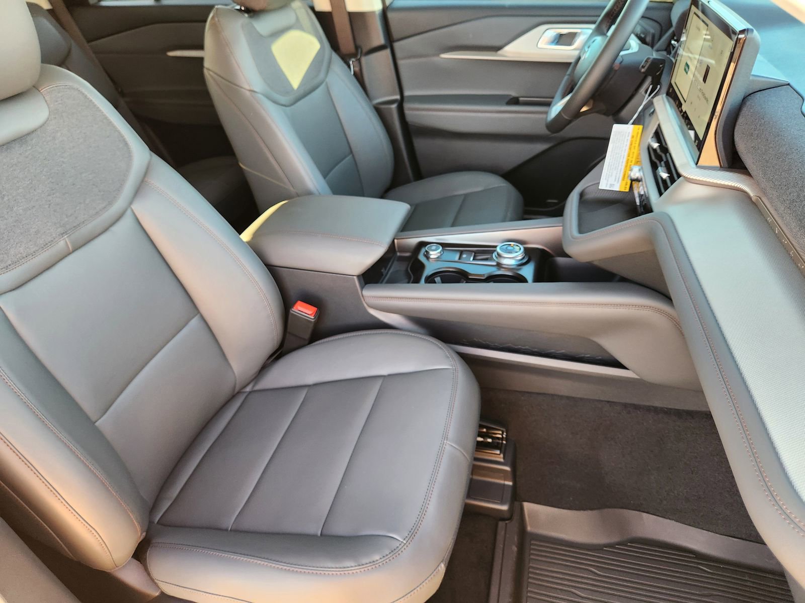 New 2026 Ford Explorer Active w/ Active Comfort Package image 15
